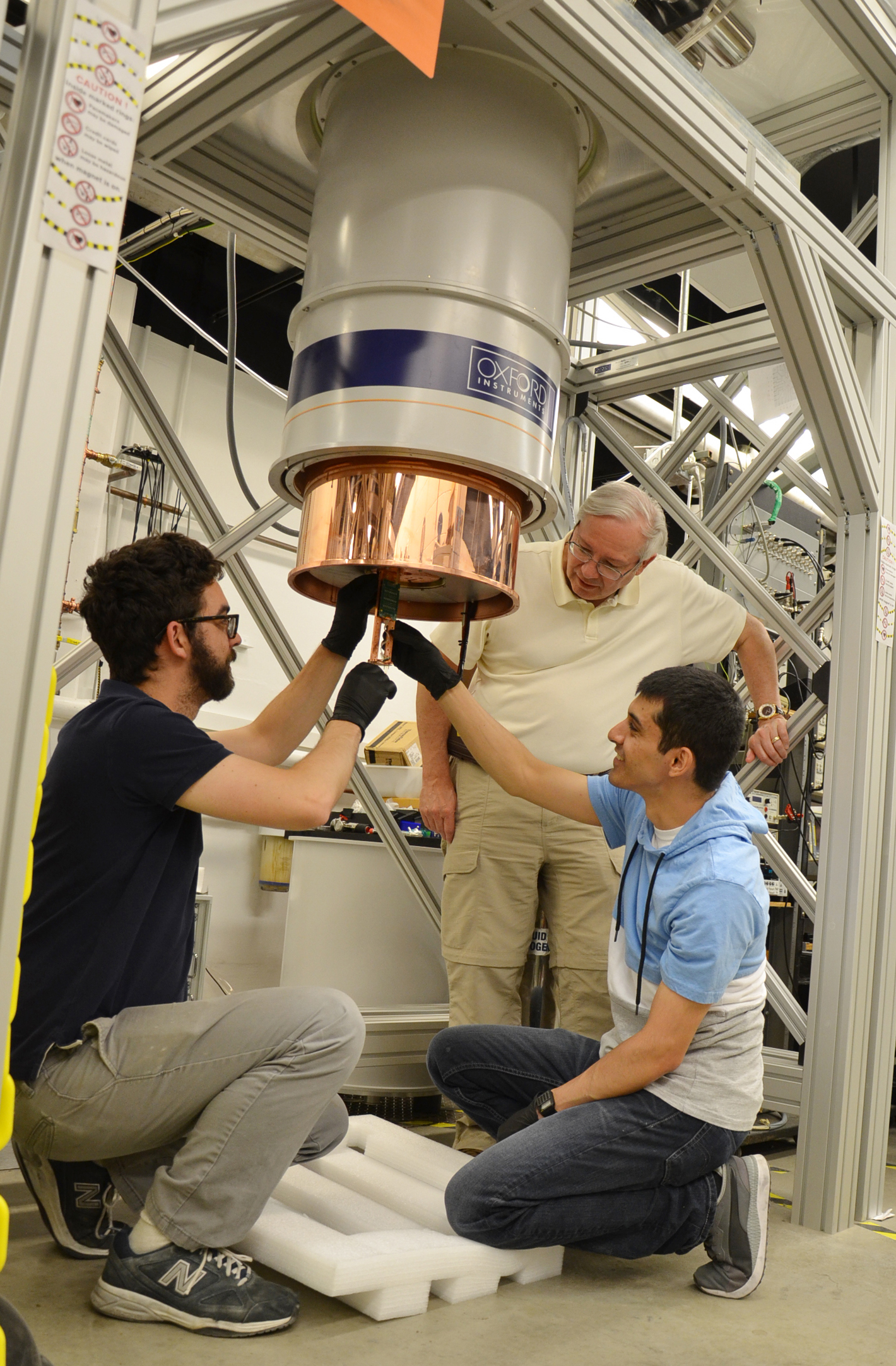 Dale Van Harlingen and graduate students in the lab