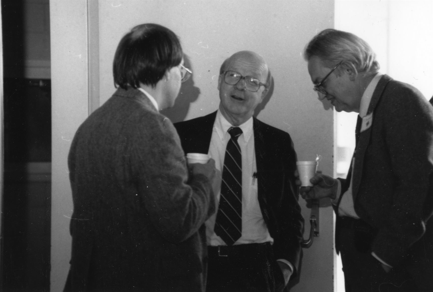 Unknown, David McCall and Charles Slichter converse, undated. Department of Physics, University of Illinois at Urbana-Champaign, courtesy of Emilio Segr&egrave; Visual Archives of the American Institute of Physics