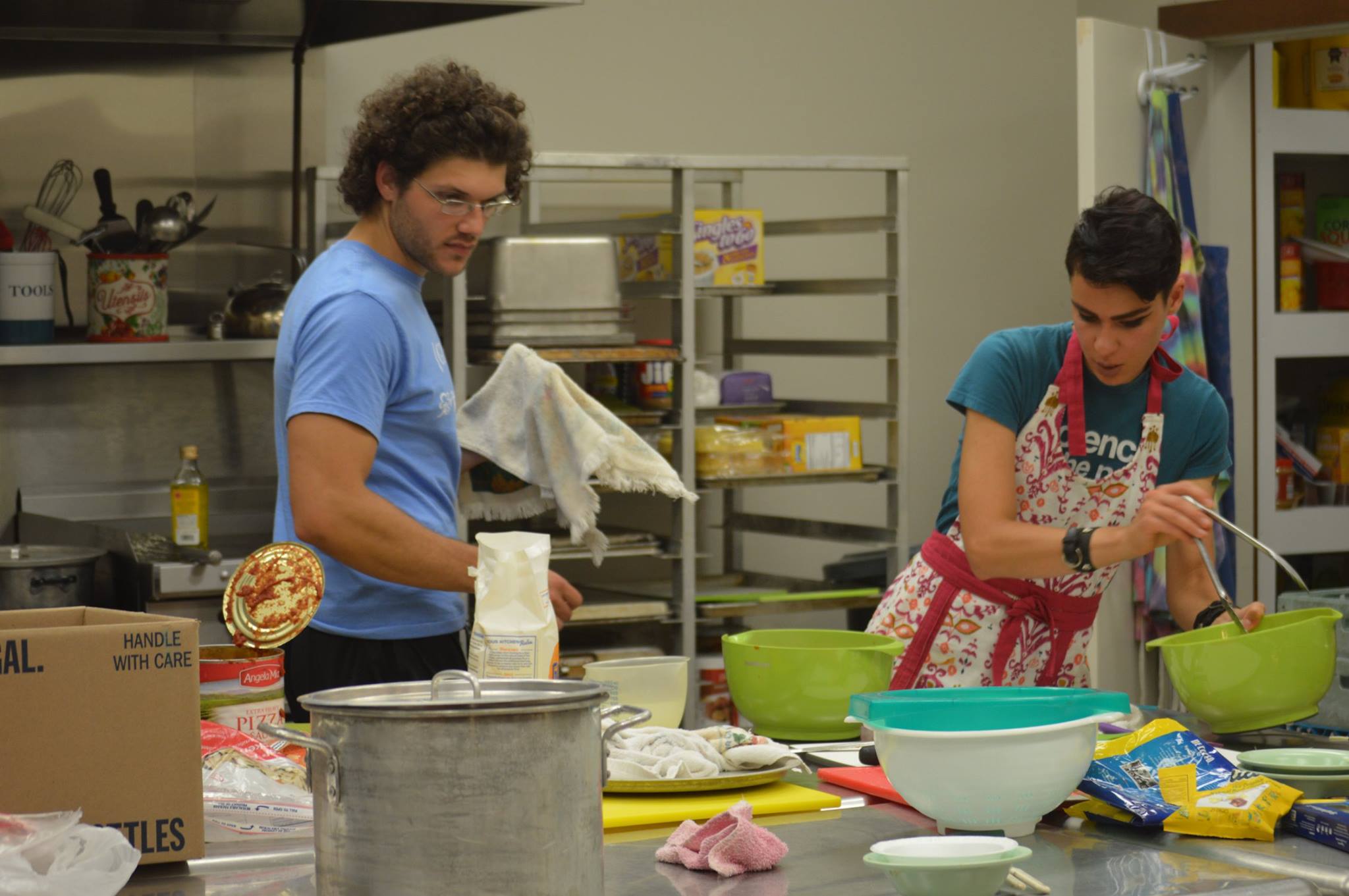 Illinois Physics alumna Karmela Padavic and Illinois Physics alumnus &amp;nbsp;Luis M. de Jes&amp;uacute;s Astacio cook together at a GPS (Guidance for Physics Students) retreat while still graduate students. Photo courtesy of Karmela Padavic